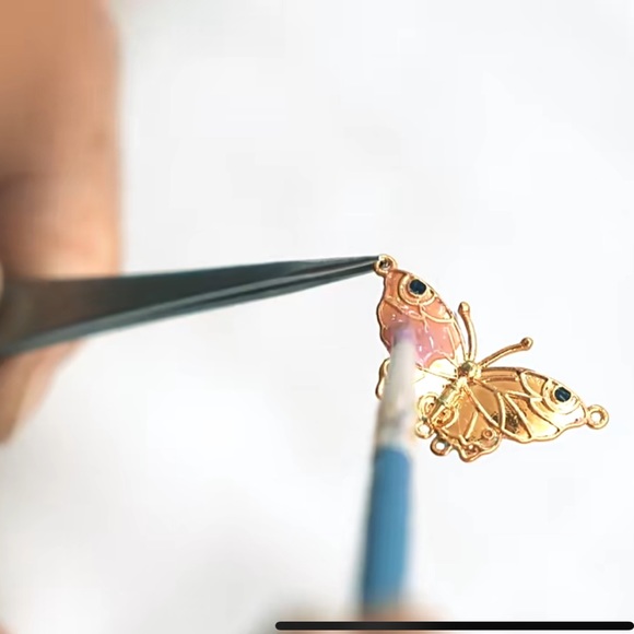 Les Nereides Two lovely Foxes 🦊 Handcrafted Enamel Bracelet - Picture 6 of 9